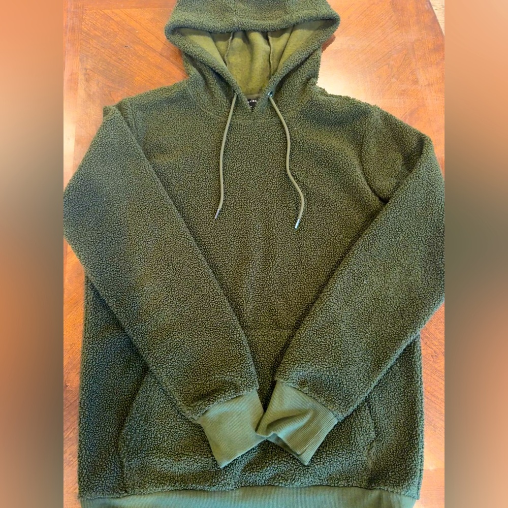 Fluffy Men’s 34-36 Green Jaw string Hoodie